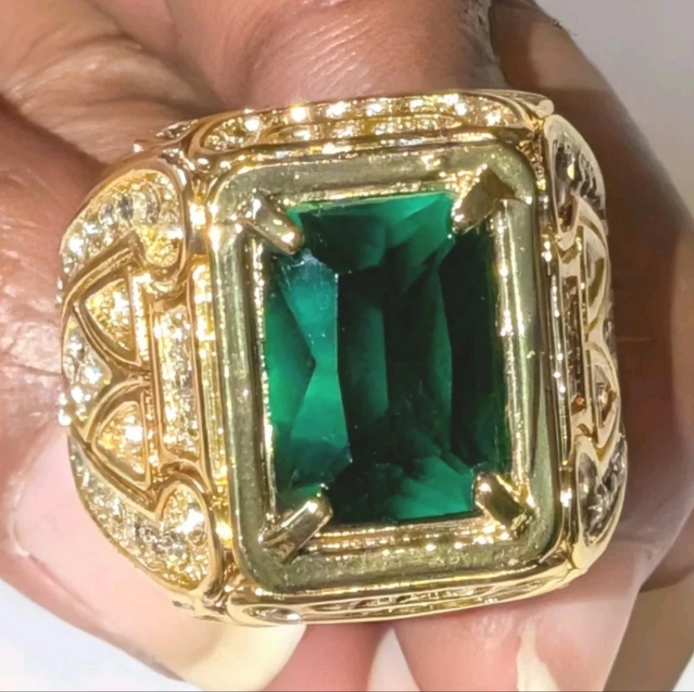 Elegant Green and Gold mens Ring Sz 13